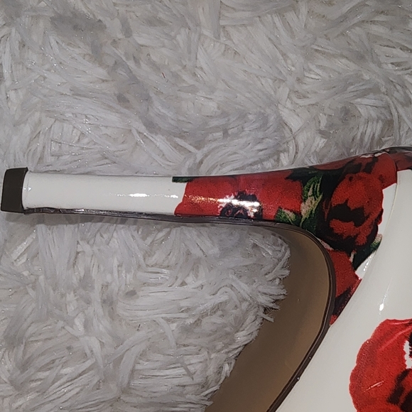 Woman's Betsy Johnson Heels 👠 - Picture 9 of 10